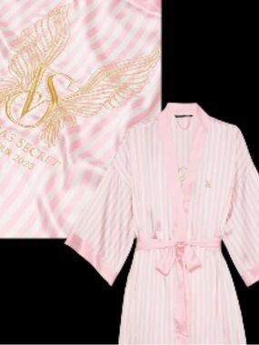 NWT Victoria's Secret 2023 ICONIC PINK
STRIPED SATIN ROBE Limited Edition S/XS